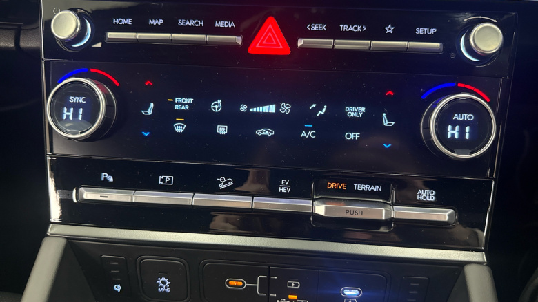 Hyundai SANTA FE 1.6 TGDi Plug-in Hybrid Calligraphy 5dr 4WD Auto Estate